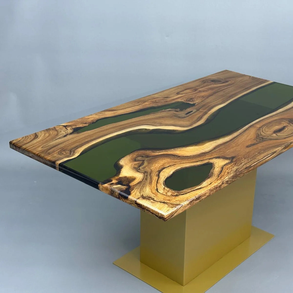 Esstisch nach Mass aus Massivholz mit Schnittkante und Resin-Einfassung – TAVION #S9, Ansicht 1